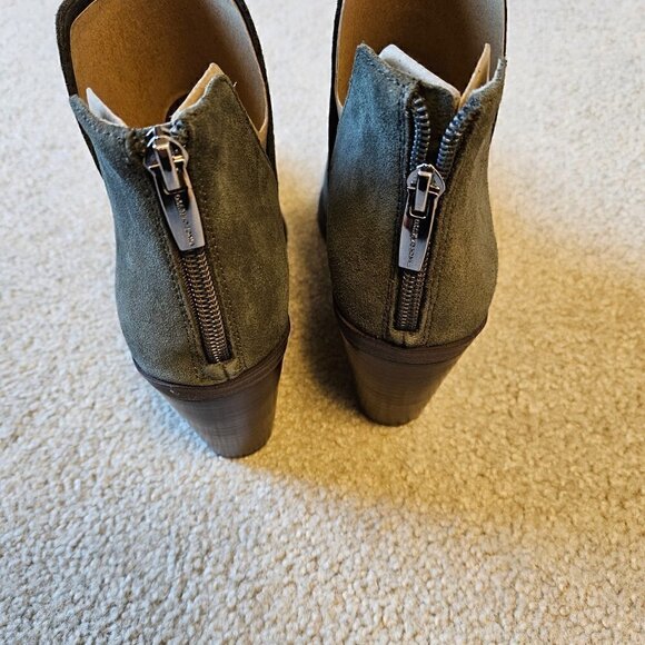 VINCE CAMUTO Gigietta Suede Bootie in Dark Green Suede 7.5 (New without Box) - Picture 5 of 12
